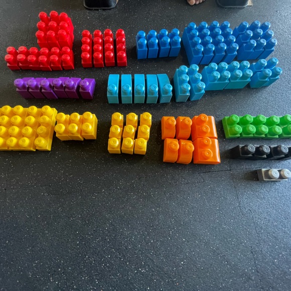 Mega Bloks First Builders Big Building set with 80+ big colorful building blocks - Picture 5 of 11